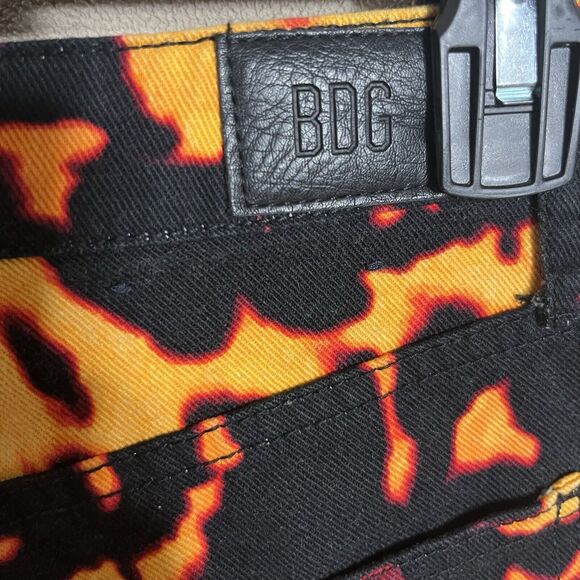 BDG Urban Outfitters Women’s Jeans Slim Straight Flame Lava Fire Print Size 26 - Picture 6 of 7